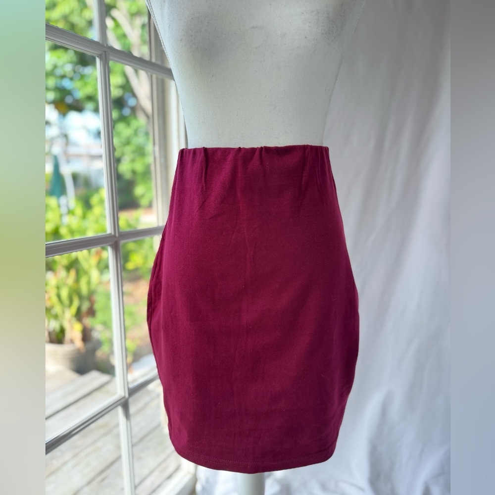 90s Inspired Burgundy Stretch Spandex Bodycon Pencil Skirt Y2K Style, Size M 🍷
